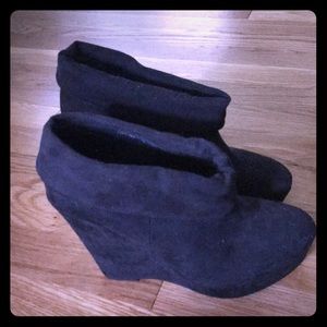 Black wedge boots